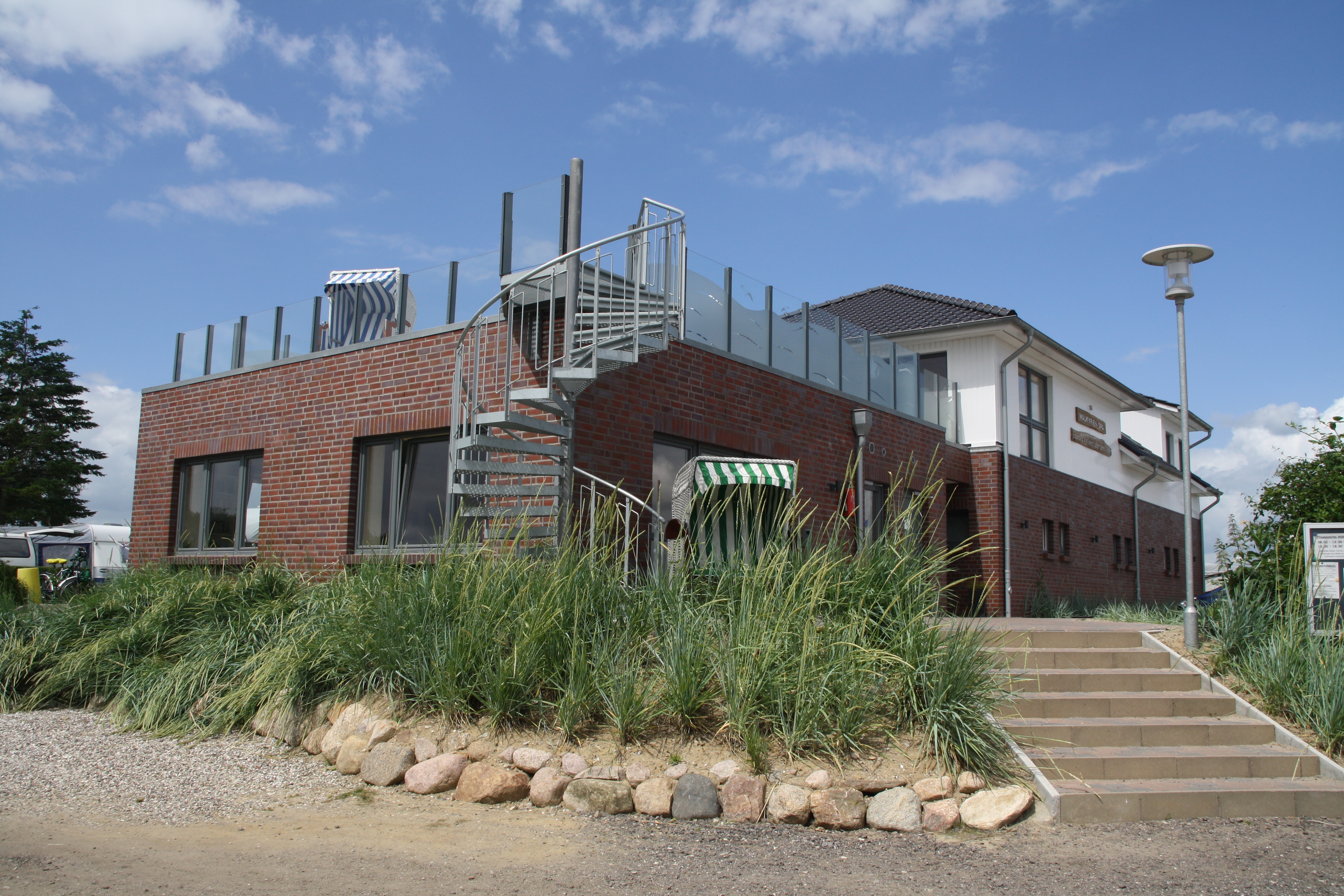 Reisemobilstellplatz - Spielplatz - Ostsee - Sanitärhaus 3 mit Hotelcharakter. Walkyrien Spa "Sauna & Wellness über dem Meer" - Wohnmobilpark Ostseeblick