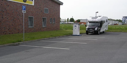 Motorhome parking space - Wohnwagen erlaubt - Gütersloh - Stellplatz Tankstelle Lietmann - Stellplatz Tankstelle Lietmann