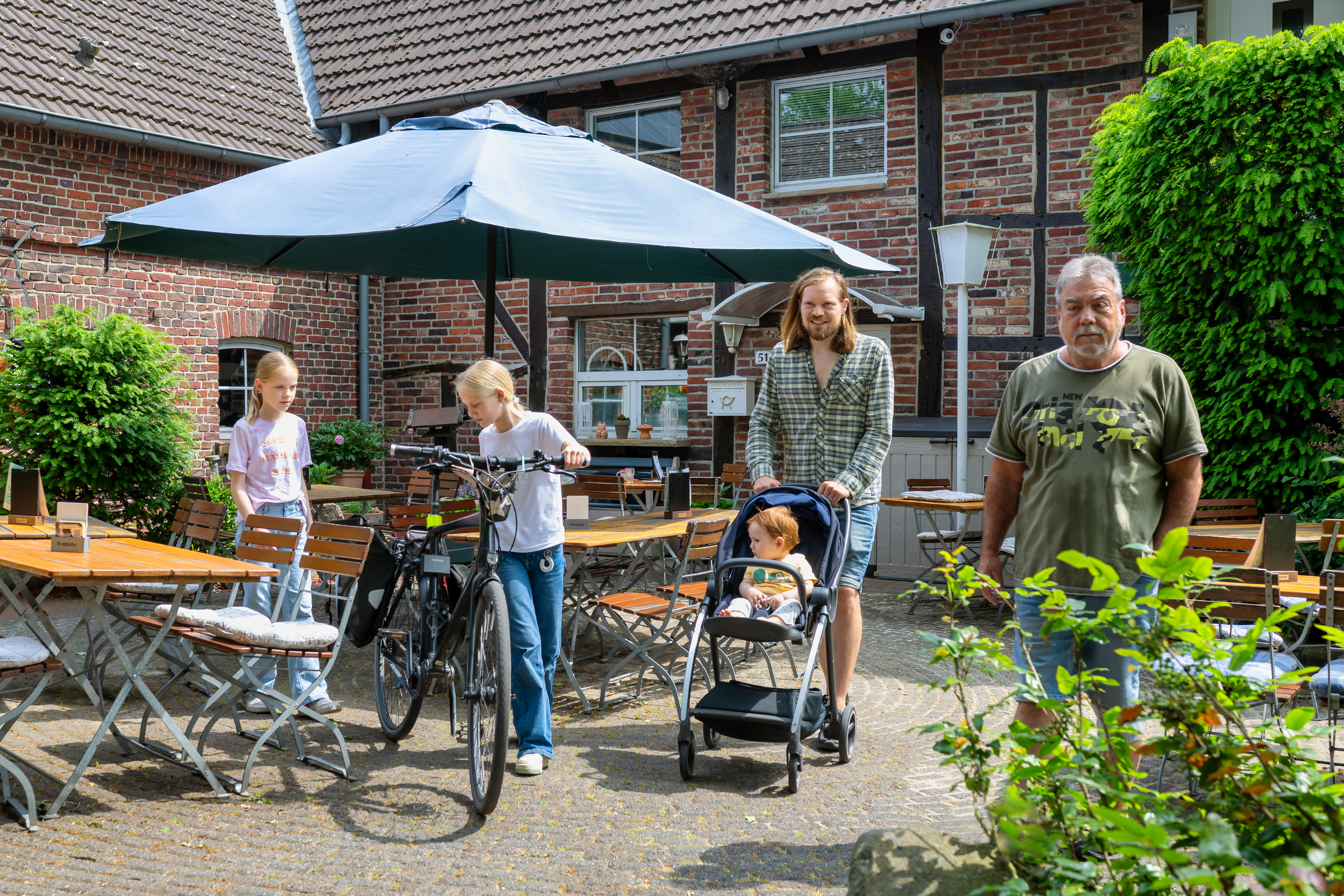 Wohnmobilstellplatz: Freizeitpark Klaukenhof - im Biergarten im Schatten - Freizeitpark Klaukenhof