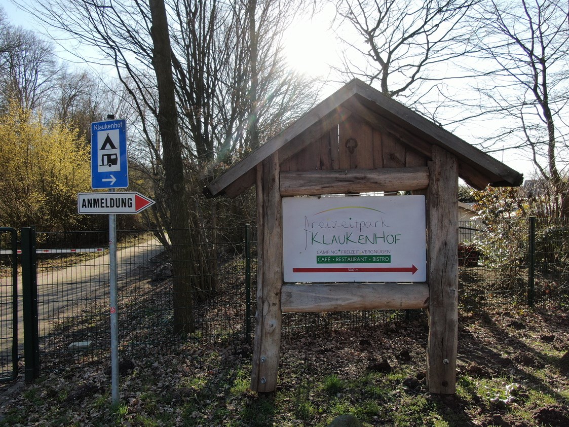 Wohnmobilstellplatz: Klaukenhof - Die Einfahrt am Klaukenhof über den Pelkumer Weg 51 - Freizeitpark Klaukenhof