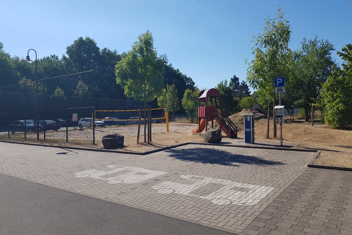 Wohnmobilstellplatz: Stellplatz - Stellplatz beim Sportplatz