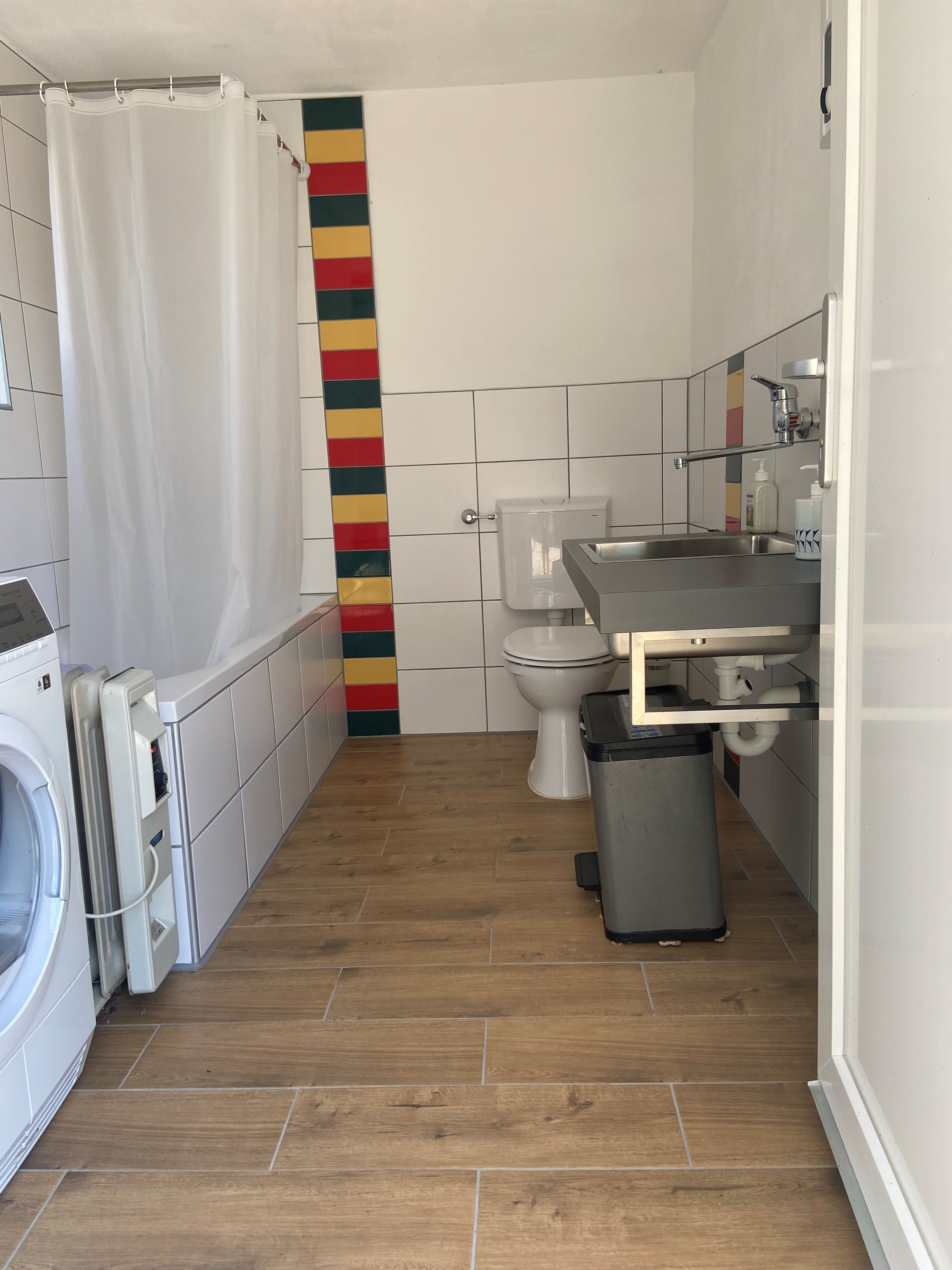 kampeerplaats voor campers - Mörnsheim - Waschraum für Camping Gäste, im Hof, neben den Stellplätzen und dem Zeltplatz. - Hermanns Dorfidylle,Landhof im Ries, Nordschwaben