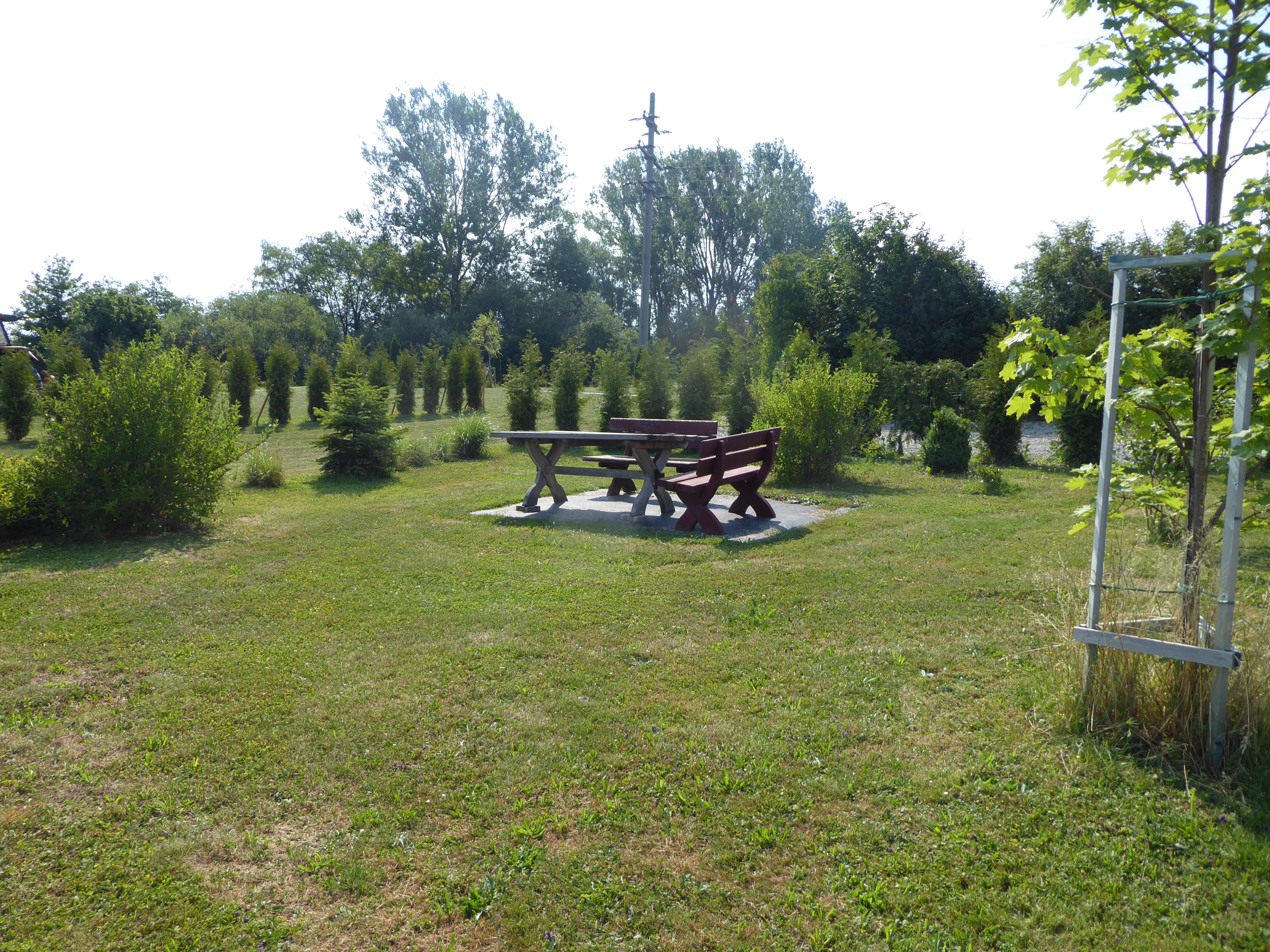 Wohnmobilstellplatz: Sitzgelegenheit - Rosis Fremdenzimmer und Wohnmobilstellplätze