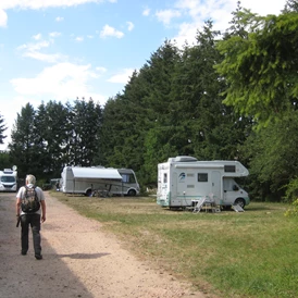 Wohnmobilstellplatz: Stellplatz am Weingut Rapp