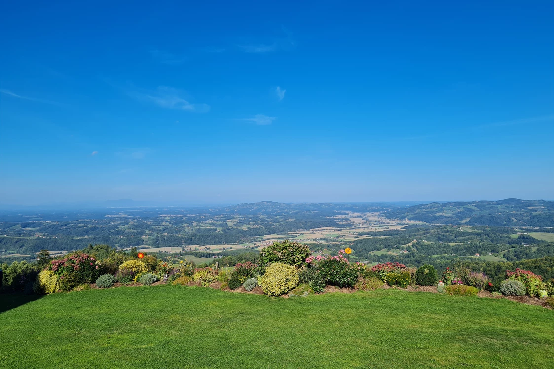 Wohnmobilstellplatz: Blick von der Remschniggalm in die Täler  - GenusSTA 