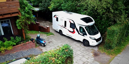 Place de parking pour camping-car - Entsorgung Toilettenkassette - Buchholz in der Nordheide - Ein einziger Stellplatz für ein Wohnmobil oder Caravan - Stellplatz Hamburg-Eimsbüttel