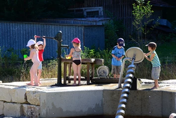 Wohnmobilstellplatz: Themenspielplatz "Mensch und Wasser" im Stadtteil Bronnen - Freizeitanlage an der Lauchert