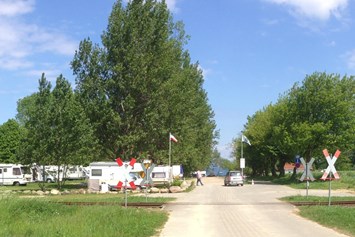 Wohnmobilstellplatz: Panorama, links Kühlungsborn - Sanddornstrand - Wohnmobil- und Wohnwagenstellplätze in der Ostseegemeinde Wittenbeck