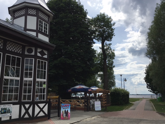 Reisemobilstellplatz - Grauwasserentsorgung - Altwarp - Im Restaurant Panorama bekommen Sie außer Fisch auch typisch polnische gerichte wie Piroggen oder Schnitzel.  - CAMPER Grażyna Daszkiewicz