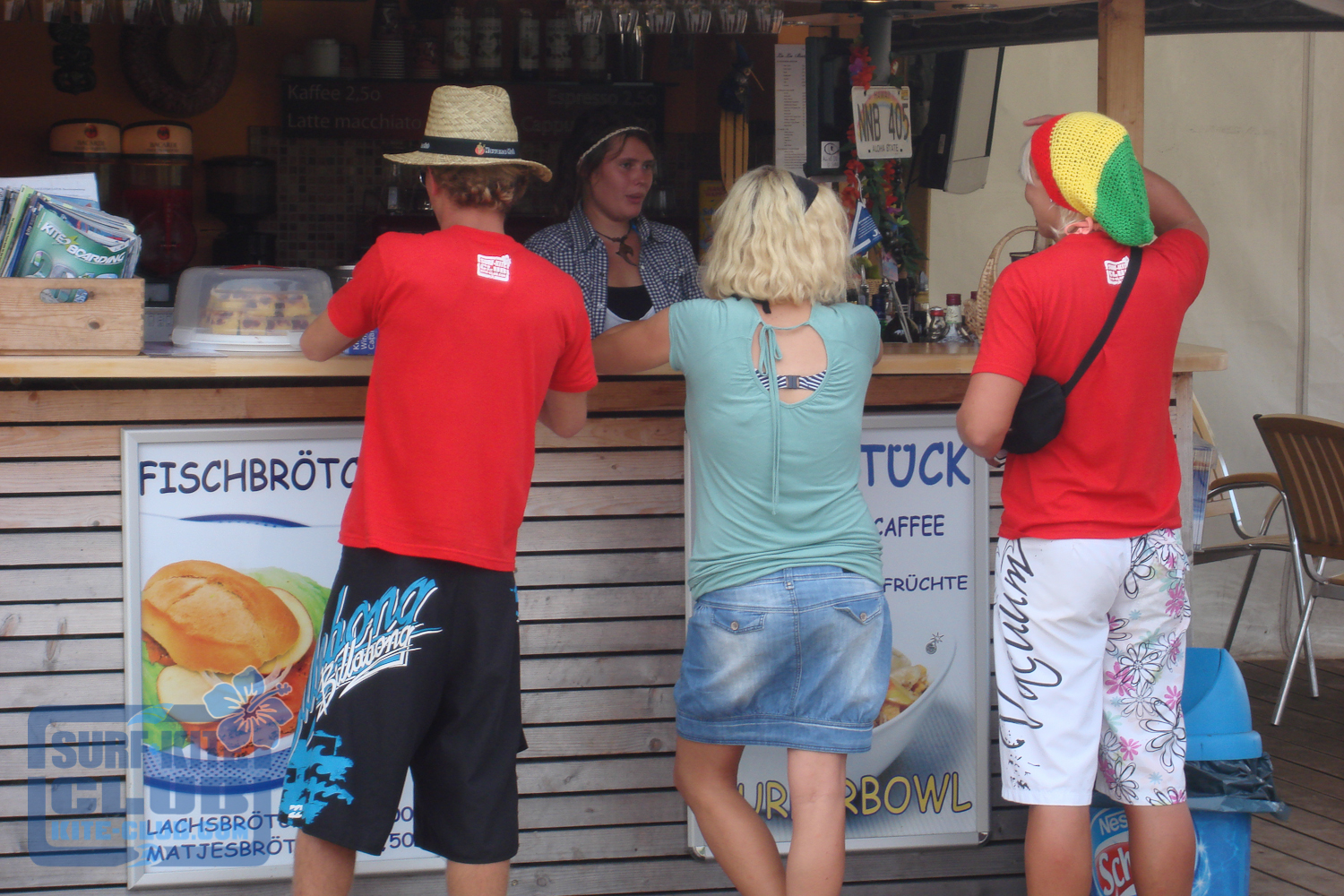 Wohnmobilstellplatz: Wohnmobilstellplatz und Ostsee Parkplatz direkt am Wassersportzentrum Zingst an der wunderschönen Ostsee. Die LaLaSurfBar Zingst - der geheimtip an der Ostsee ALOHA - Wohnmobilstellplatz am Wassersportzentrum Zingst (Deaktiv durch Finance)