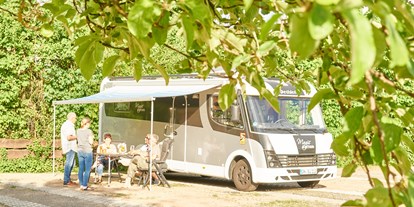 Schöner Schlüsselanhänger Camper, Wohnwagen, Wohnmobil, Camping in Hessen -  Weilburg