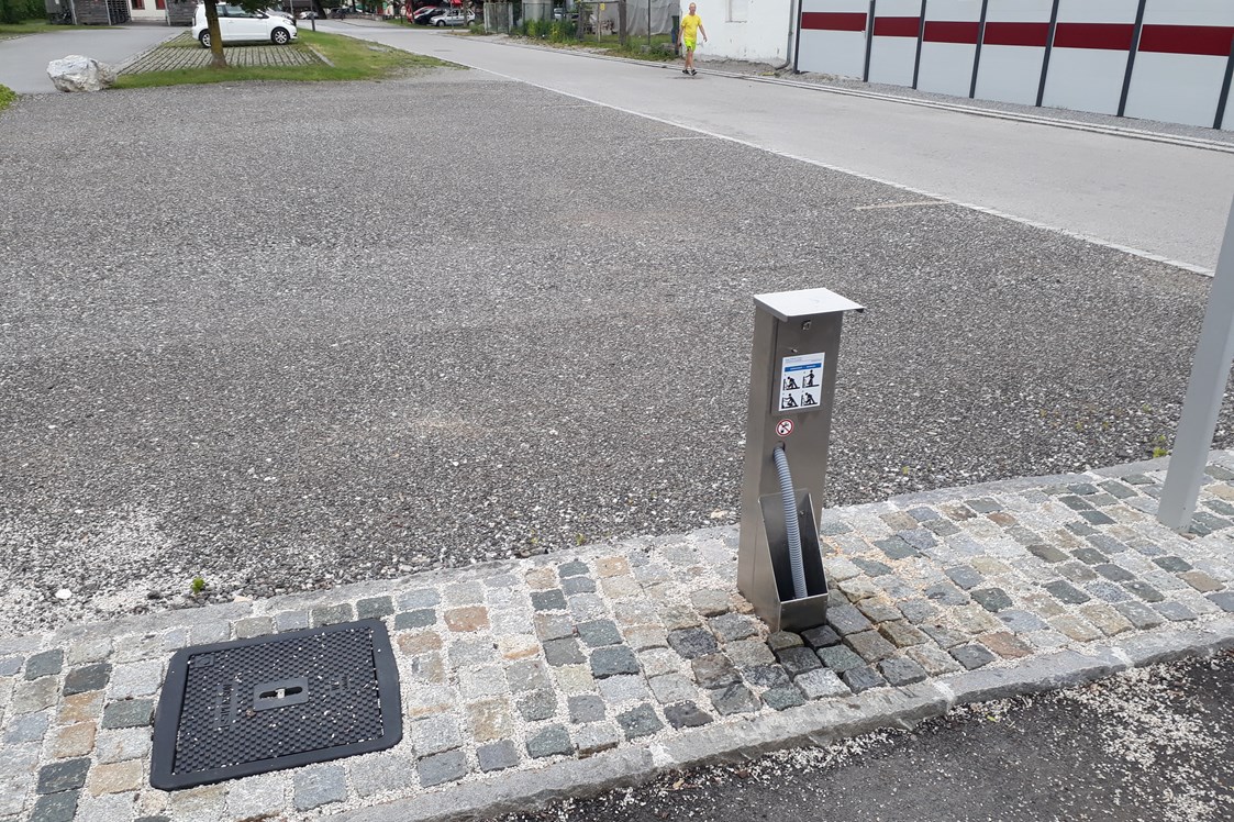 Wohnmobilstellplatz: Die WC Entsorgungsstation ist gratis. - Wohnmobilstellplatz in der Bahnhofstraße