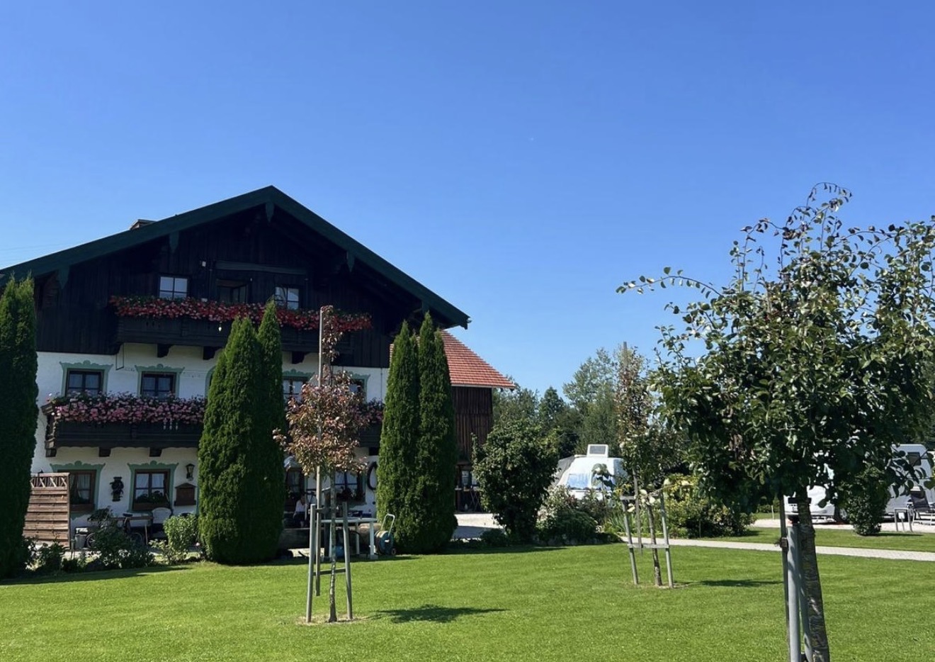 Wohnmobilstellplatz: Bauernhaus - Wohnmobilstellplatz  Steiner - Areal