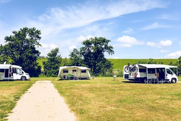 Wohnmobilstellplatz: Camping - Regenbogen Husum
