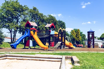 Wohnmobilstellplatz: Spielplatz - Regenbogen Dransfeld