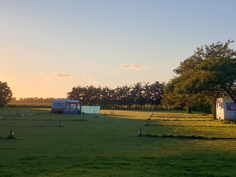 Wohnmobilstellplatz:  Minicampingplatz Kastanjehoeve Goeree Overflakkee