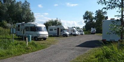 Place de parking pour camping-car - öffentliche Verkehrsmittel - Oberndorf (Landkreis Cuxhaven) - Wohnmobilstellplatz Wischhafen