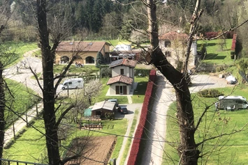 Wohnmobilstellplatz: Blick von Barga aus - Area sosta la Cantina del vino Barga