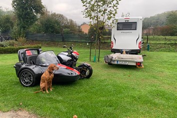 Wohnmobilstellplatz: We are a safe and secure parking area (open all year) for your camper, which you may leave with us while you explore further afield by bike,vespa, train or bus.... - Area sosta la Cantina del vino Barga