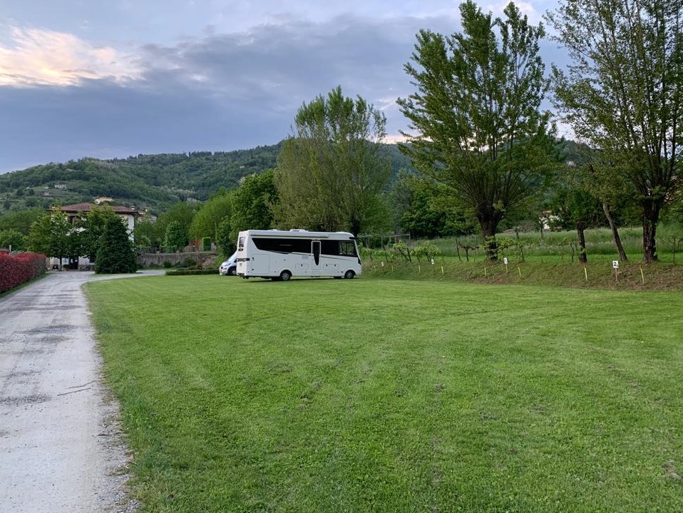 Wohnmobilstellplatz: Wir haben das ganze Jahr offen - Area sosta la Cantina del vino Barga