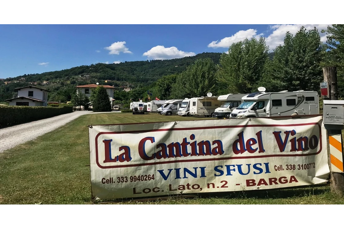 Wohnmobilstellplatz: Una parte dell'area sosta - Area sosta la Cantina del vino Barga