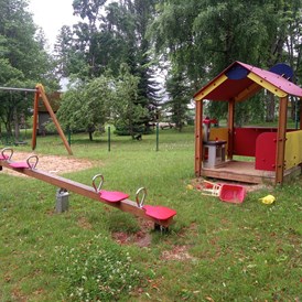 Wohnmobilstellplatz: direkt am Gelände, der Kinderspielplatz - Viitina am See in Estland
