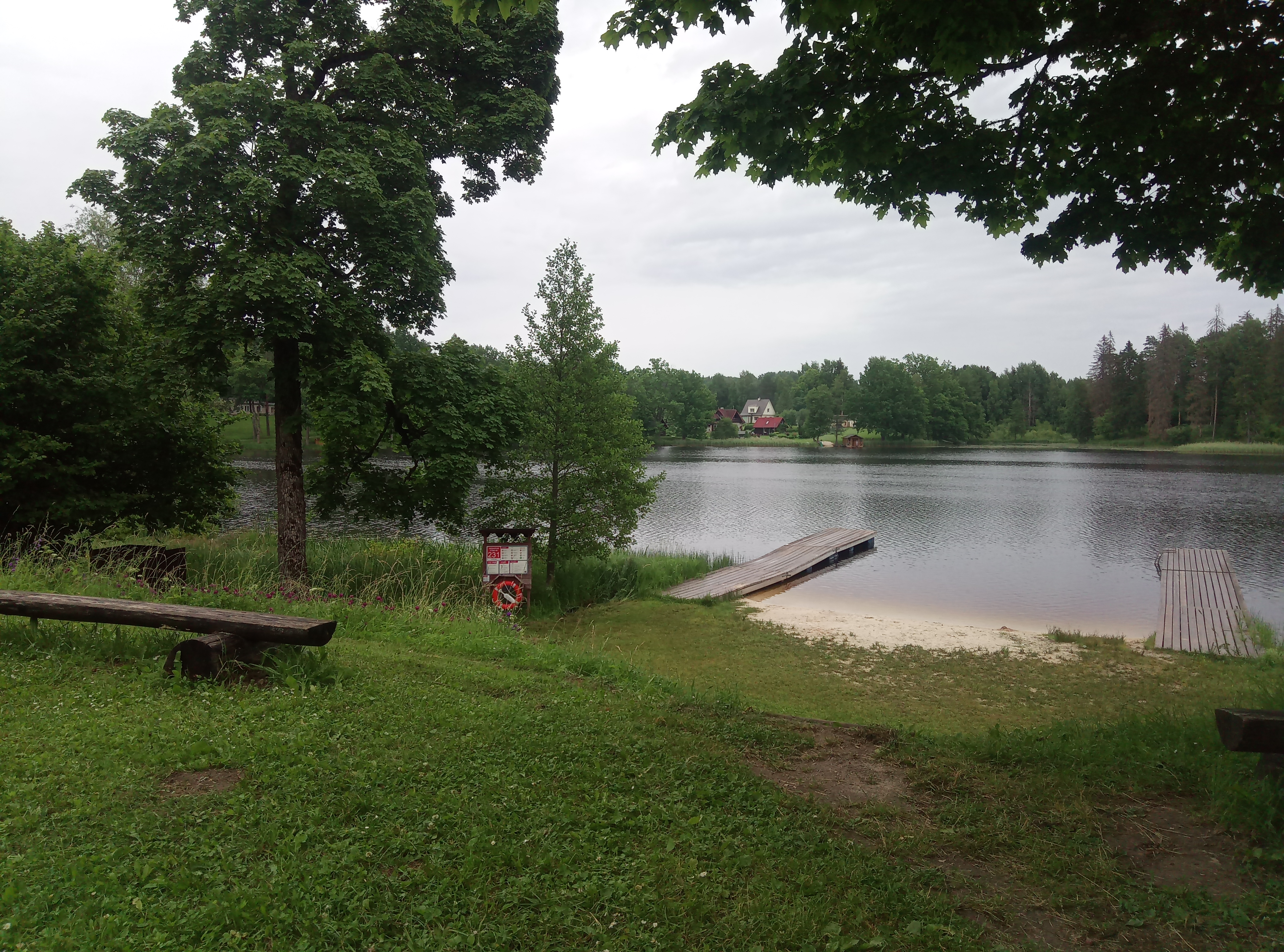 Reisemobilstellplatz - Entsorgung Toilettenkassette - Estland - Die Badestelle im See - Viitina am See in Estland