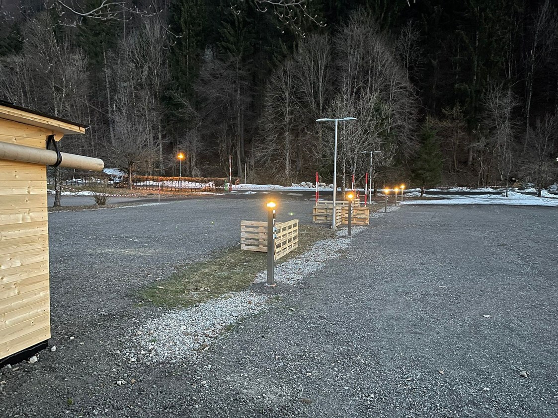 Wohnmobilstellplatz: Beleuchtung und Stromsäulen  - Rast-Stellplatz Arnoldstein im Dreiländereck