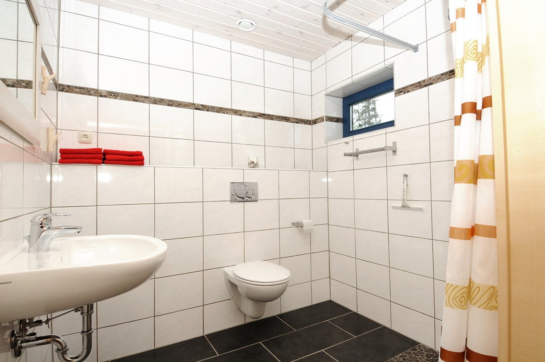 Wohnmobilstellplatz: Dusche und Toilette im Servicehaus - Gala Fjällgard