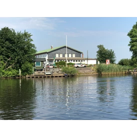 Wohnmobilstellplatz: Lodge an der Eider mit angrenzendem Campingplatz Hohner Fähre - Campingplatz Hohner Fähre