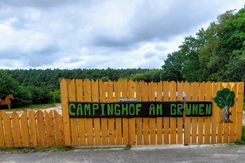 Wohnmobilstellplatz: Ein- und Ausgang - Campinghof Am Grünen Baum