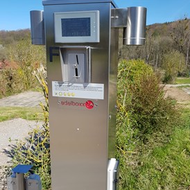 Wohnmobilstellplatz: Stromsäulen zum steuern der Steckdose auf dem Stellplatz - Wohnmobil- und Campingpark Ambergau