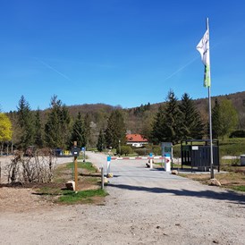 Wohnmobilstellplatz: Schrankenanlage - Wohnmobil- und Campingpark Ambergau