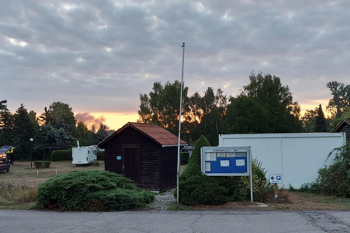 Wohnmobilstellplatz: Blick auf den Platz  - Wienhausen Zum alten Wehr