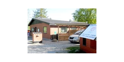 Place de parking pour camping-car - Art des Stellplatz: vor Campingplatz - Fredensborg - Homepage http://www.nyrupcamping.dk - Quickstop - Nyrup Camping