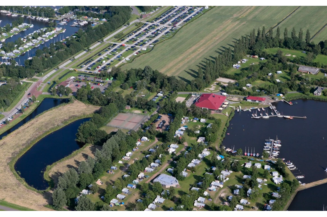 Wohnmobilstellplatz: ein Teil von die Campingplatz von oben - RCN de Potten