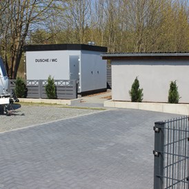 Wohnmobilstellplatz: Duschen und Toiletten - Wohnmobilstellplatz-Stralsund
