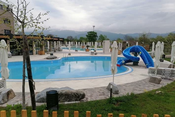 Wohnmobilstellplatz: Schwimbad - Camping Vrnjacko vrelo