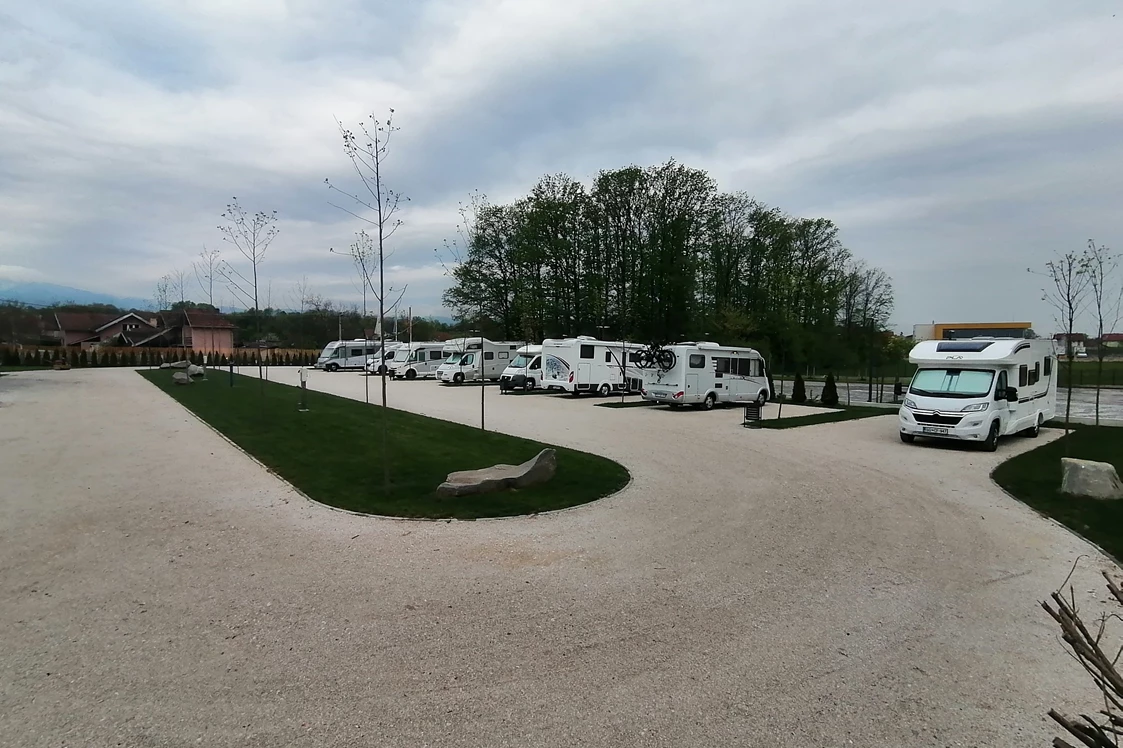 Wohnmobilstellplatz: Parking - Camping Vrnjacko vrelo