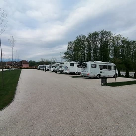 Wohnmobilstellplatz: Parking - Camping Vrnjacko vrelo