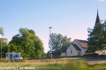 Wohnmobilstellplatz: Schöner Stellplatz gegenüber der Kirche - Ekebyborna