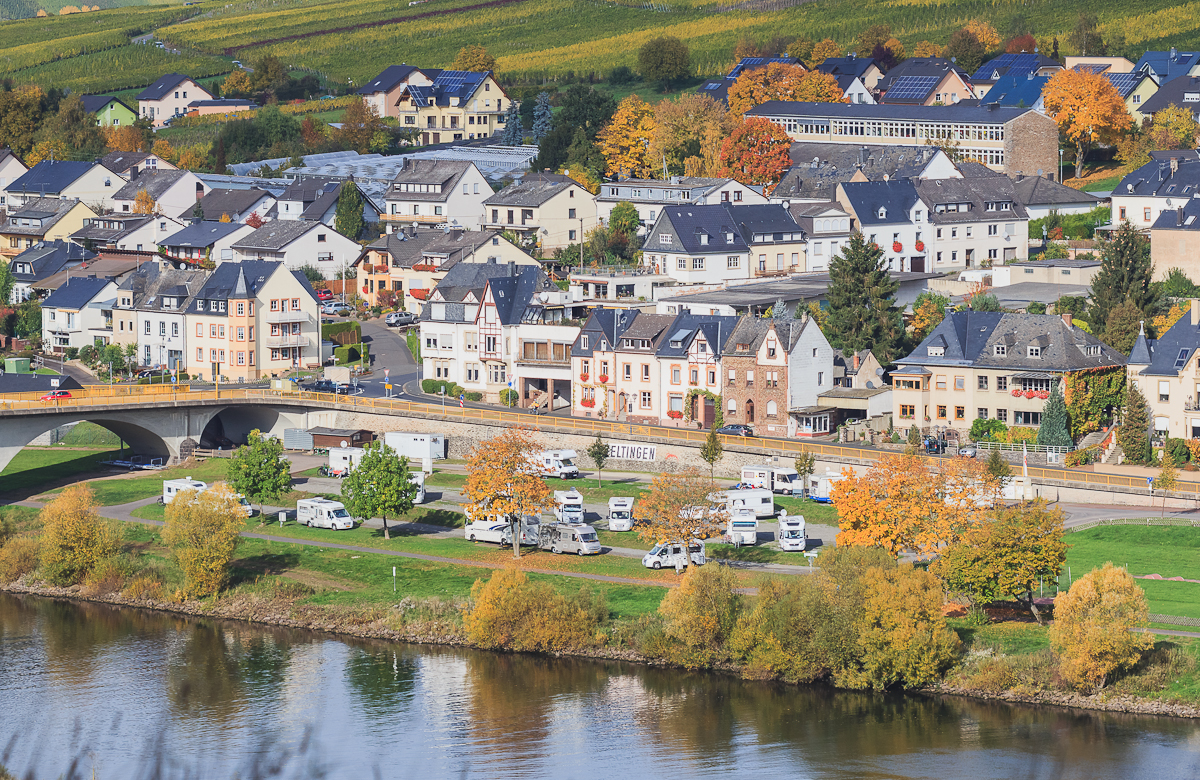 Reisemobilstellplatz - Niederstadtfeld - Der Wohnmobilstellplatz an der Brücke - Wohnmobilstellplatz an der Brücke