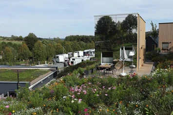 Wohnmobilstellplatz: Stellplatz + Tiny Haus - Wiesenglück