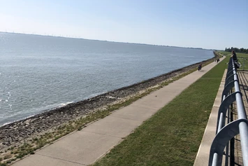 Wohnmobilstellplatz: Blick Richtung Jadebusen - Fliegerdeich am Südstrand