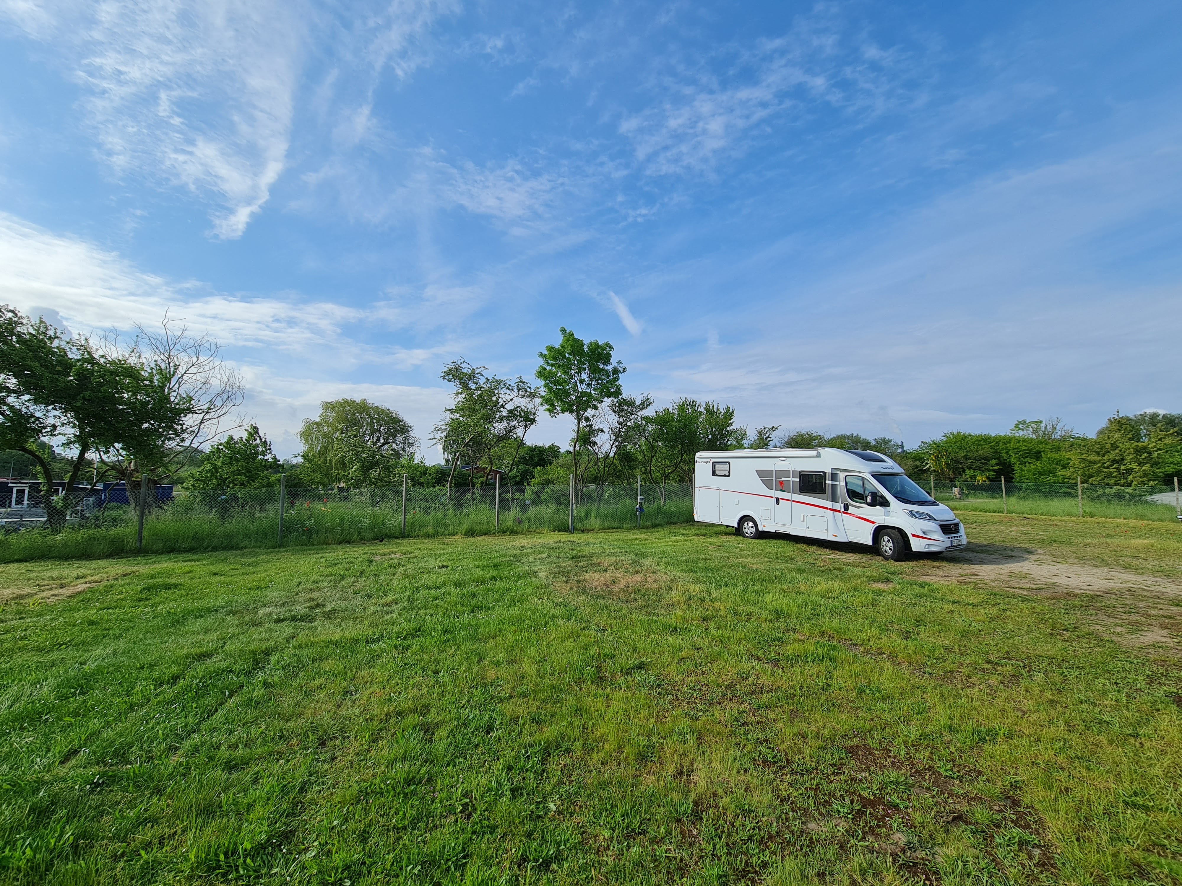 Reisemobilstellplatz - Art des Stellplatz: bei Marina - Dänemark - Large site with plenty space - even for large campers. - Alpina Marine