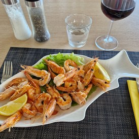 Wohnmobilstellplatz: Grilled prawns - Sunset Camping & Restaurant