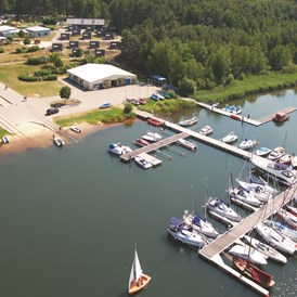 Wohnmobilstellplatz: Luftbild Hafencamp - Hafencamp Senftenberger See