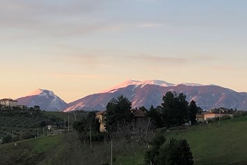 Wohnmobilstellplatz: Panoramablick auf Berge und Meer - Agriturismo Il Masso