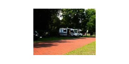 RV park - öffentliche Verkehrsmittel - Beerta - Homepage http://www.gemeinde-bunde.de - Parkplatz am Friedhofsweg