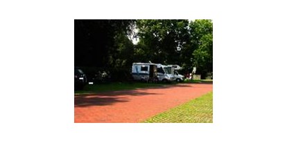 Motorhome parking space - Tennis - Jemgum - Homepage http://www.gemeinde-bunde.de - Parkplatz am Friedhofsweg